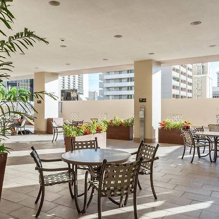 Private One Bedroom Condo, With Corporate Rental Car Savings Code Included, Free Onsite Parking Honolulu Buitenkant foto