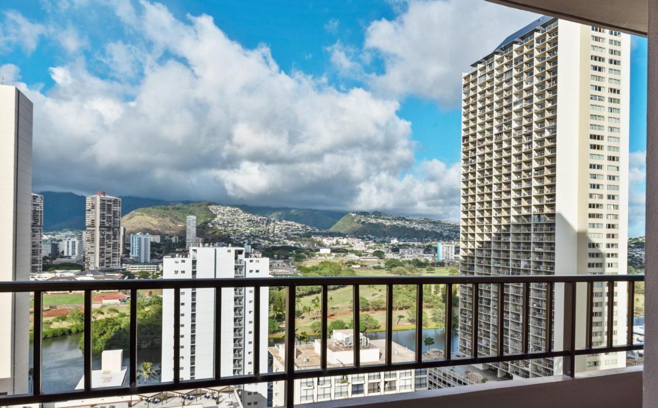 Private One Bedroom Condo, With Corporate Rental Car Savings Code Included, Free Onsite Parking Honolulu Buitenkant foto
